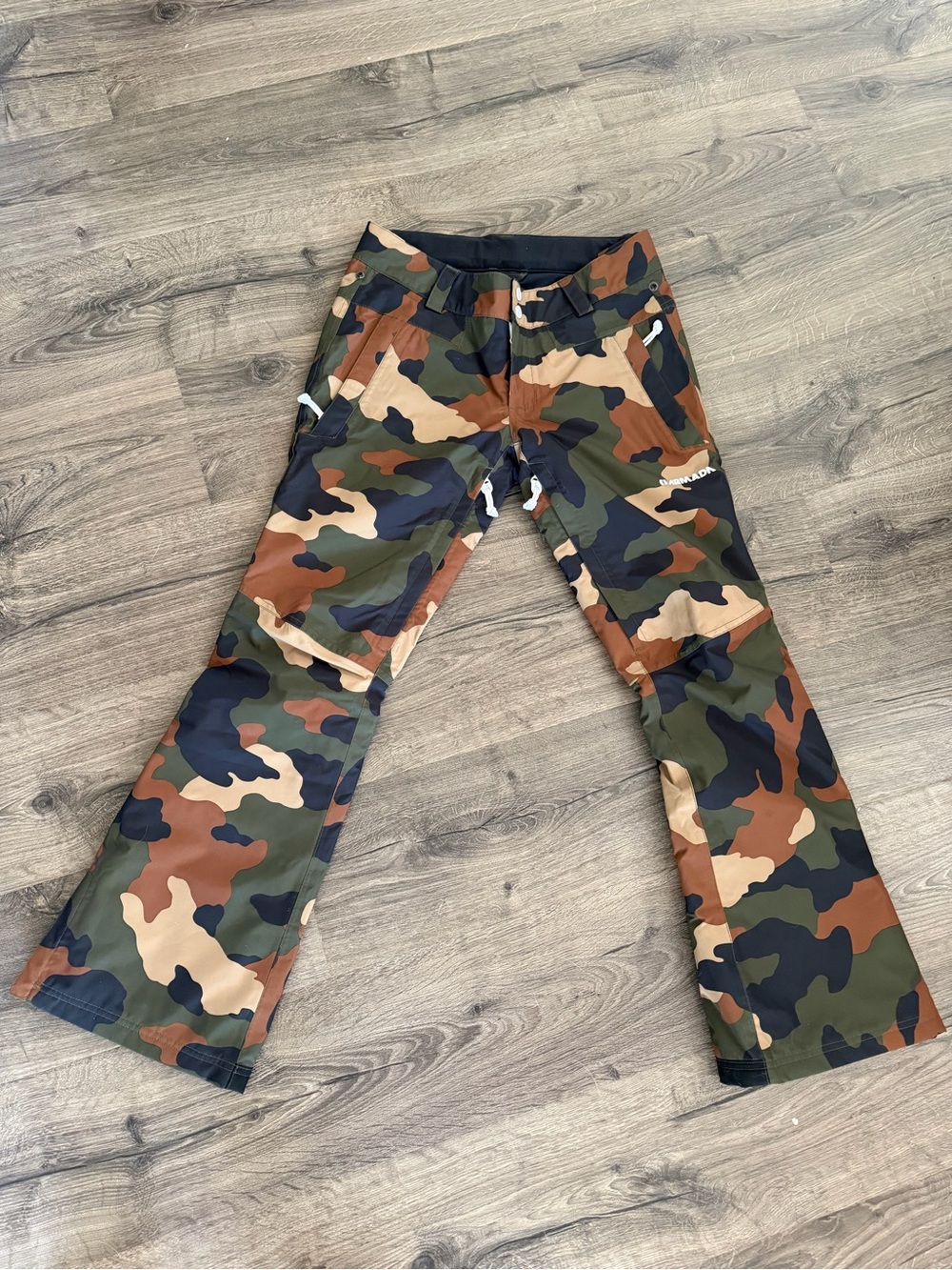 Brand new women’s Armada snow pants size small